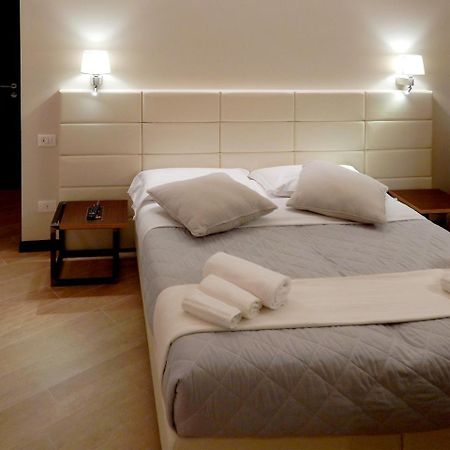 Arena Luxury Suite เวโรนา ภายนอก รูปภาพ